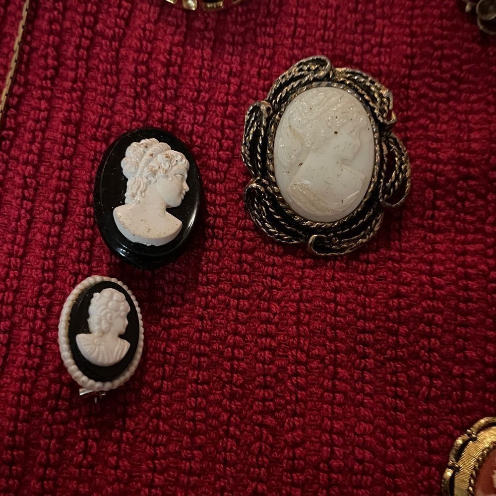 Cameo pendant collection - Picture 6 of 8